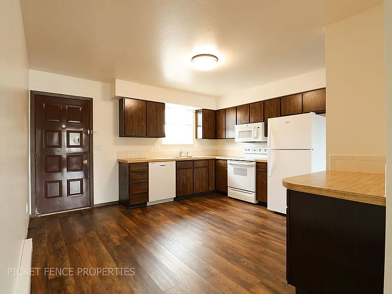 1846 E 16th Street — Photo 8
