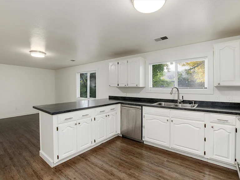 1323 Balsam Ave #2 — Photo 4