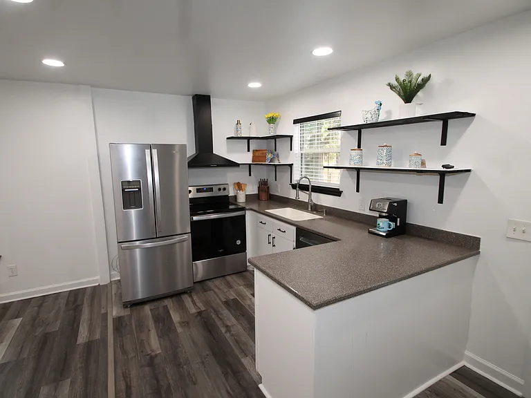 502 Pointe South Dr — Photo 8