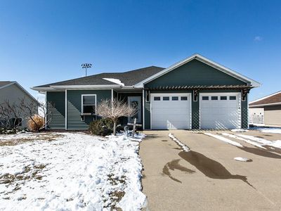 401 Bryn Dr, Peosta, IA, 52068