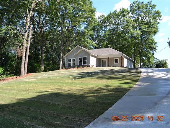 2nd image of 30 Wiggins Ln