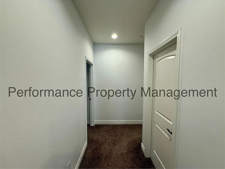 10400 Garden View Ln — Photo 6
