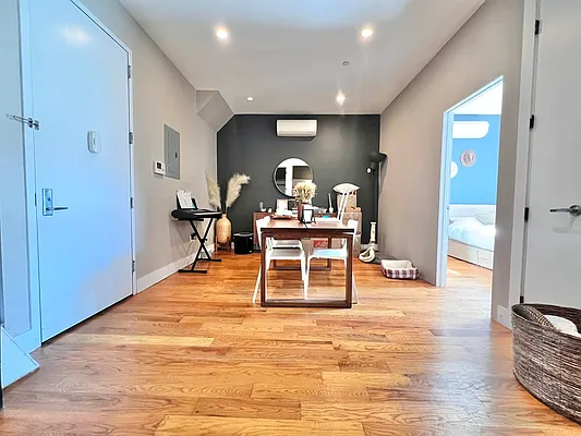 Rented by ERNY LLC | media 22