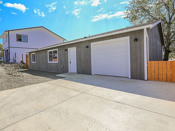 4th image of 76 SE Darrell Ave