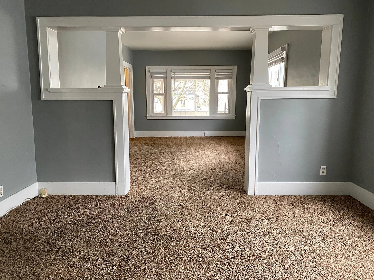 843 Ardmore St SE photo 1
