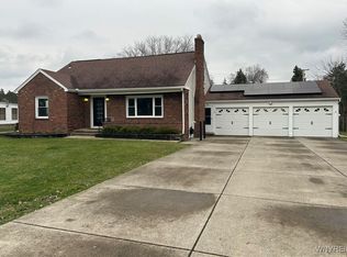 83 Stutzman Rd, Bowmansville, NY 14026