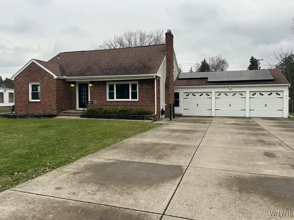 83 Stutzman Rd, Bowmansville, NY 14026