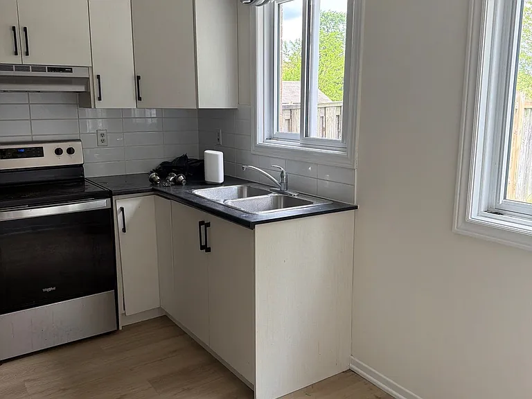 188 Ensign Dr — Photo 5
