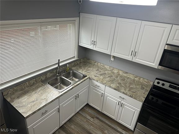 5th image of 434 Hillwood Dr