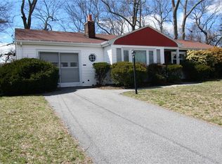 171 Capron Farm Dr, Warwick, RI 02886