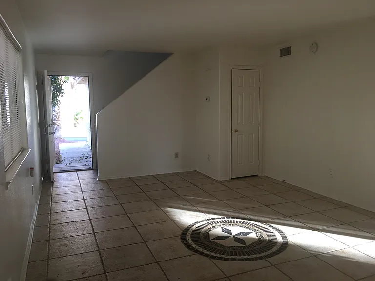 6109 Crockery St — Photo 2