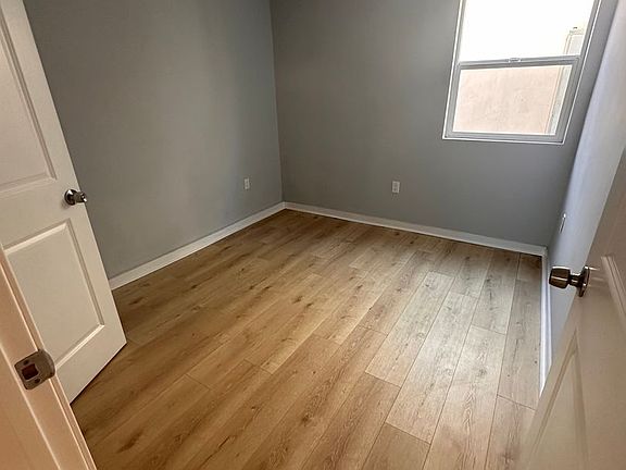 5th image of 925 W 75th St #925