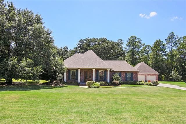 1st image of 105 Oak Downs Dr