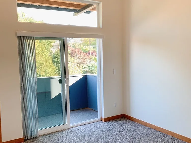 1111 N Forest St — Photo 29