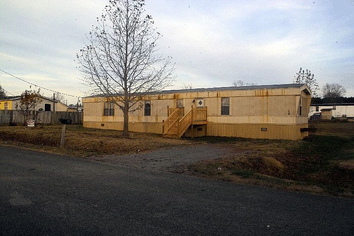 Large back yard, Nice Decks