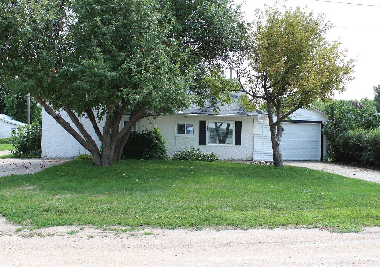 227 W Dawes St, Ainsworth, NE 69210 Zillow