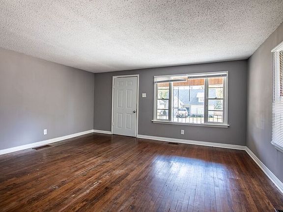 2nd image of 2242 3rd Ave S