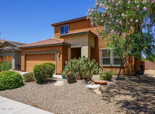 811 N Nestled Hummingbird Ln E, Sahuarita, AZ 85629