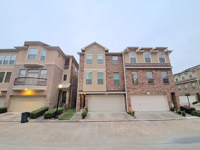 8117 Silverton Creek Ln — Photo 20
