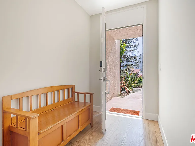 17083 Palisades Cir — Photo 16
