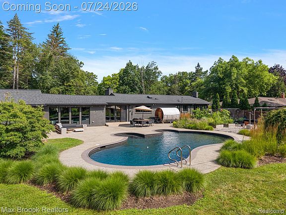 2nd image of 5553 Commerce Rd