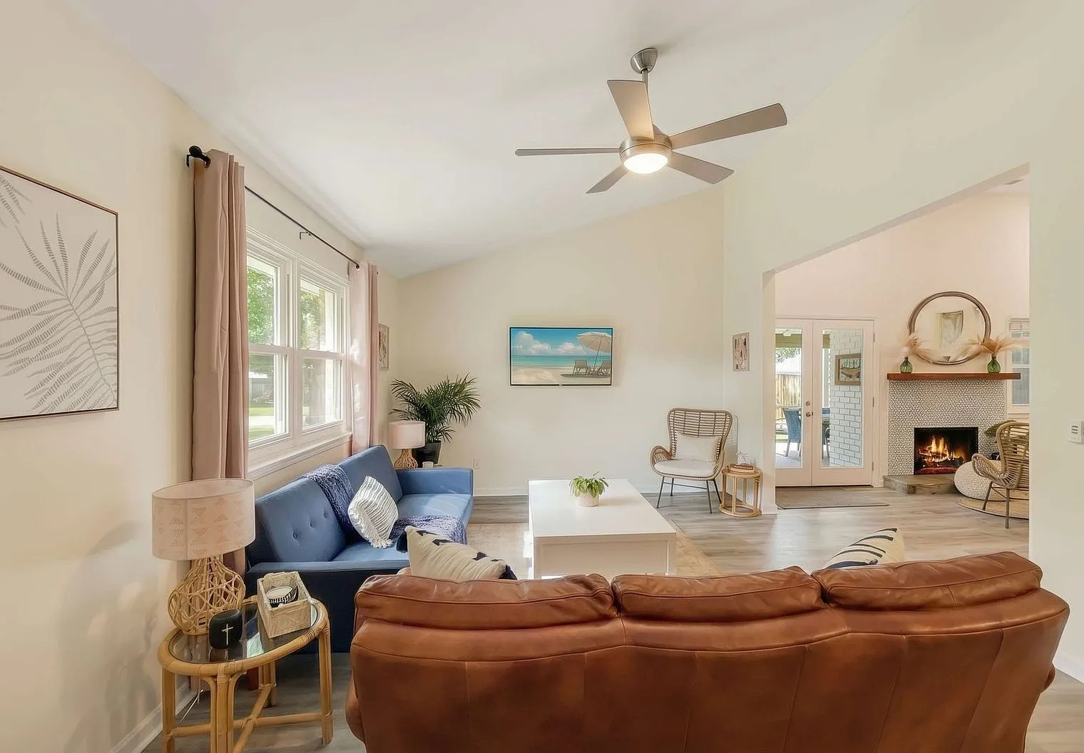 3 bed, 2.0 bath, 1367 sqft, $7,296 — Photo 1