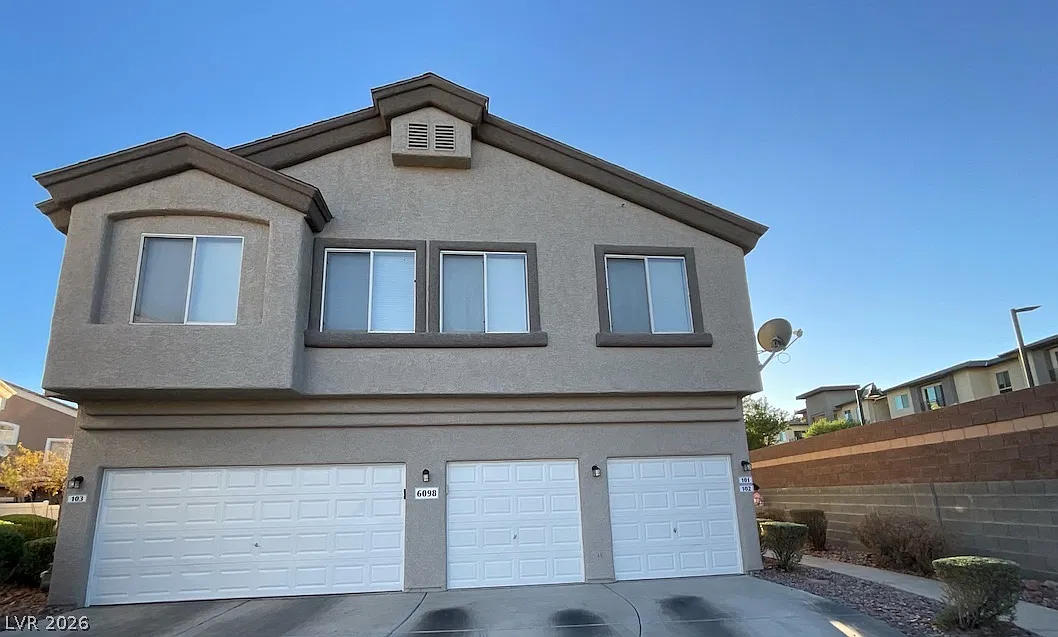 2 bed, 2.0 bath, 1069 sqft, $1,420 — Photo 2