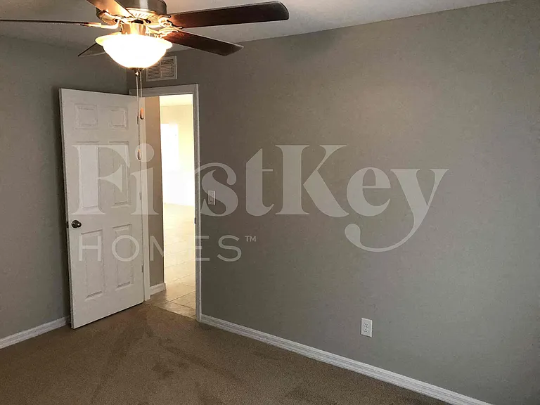 2321 NW 9th Ave — Photo 8
