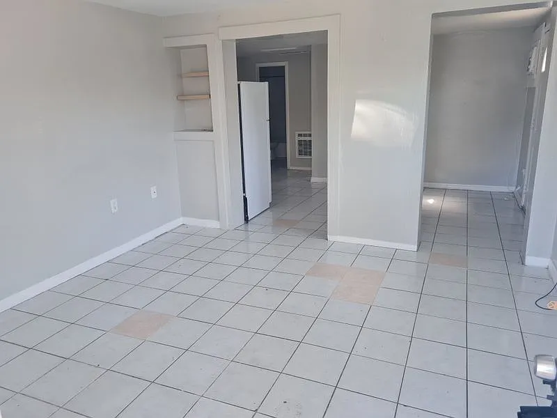1 bed, 900 sqft, $1,200 — Photo 3