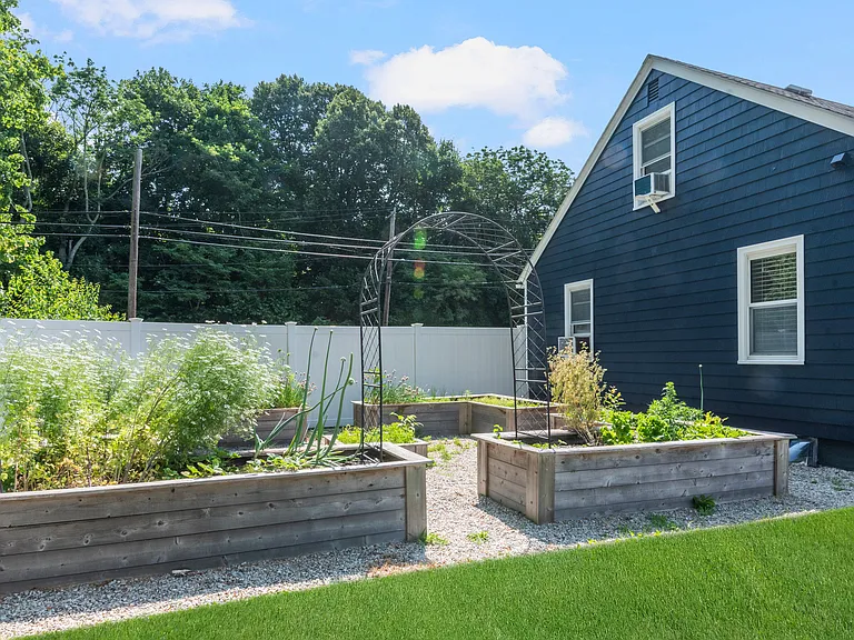 1191 Hope St — Photo 5