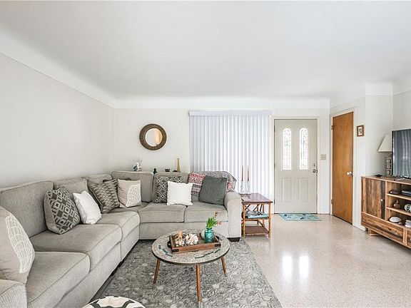 3rd image of 1526 Erin Ln