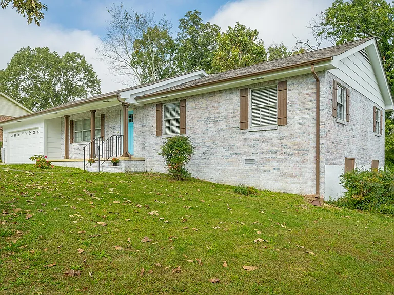 1403 Clearpoint Dr — Photo 34