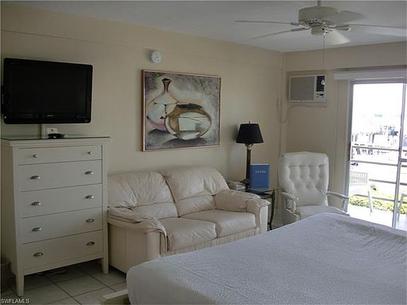 2nd image of 900 Broad Ave S #136