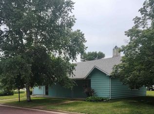 701 9th St, Armstrong, IA 50514