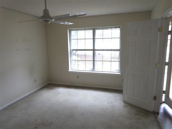 4th image of 1253 Holiday Dr
