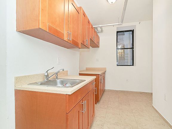 3rd image of 583 W 177th St APT Bw