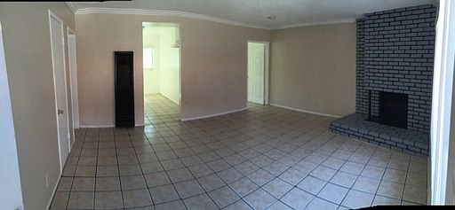 4th image of 279 E Artesia Blvd
