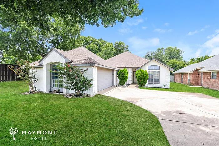 1019 Bluffview Dr — Photo 1