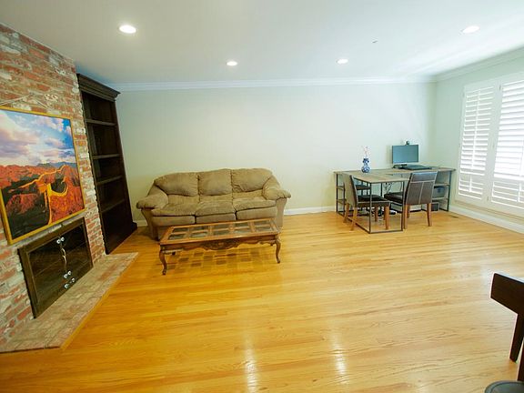 5th image of 587 Belfast Ct