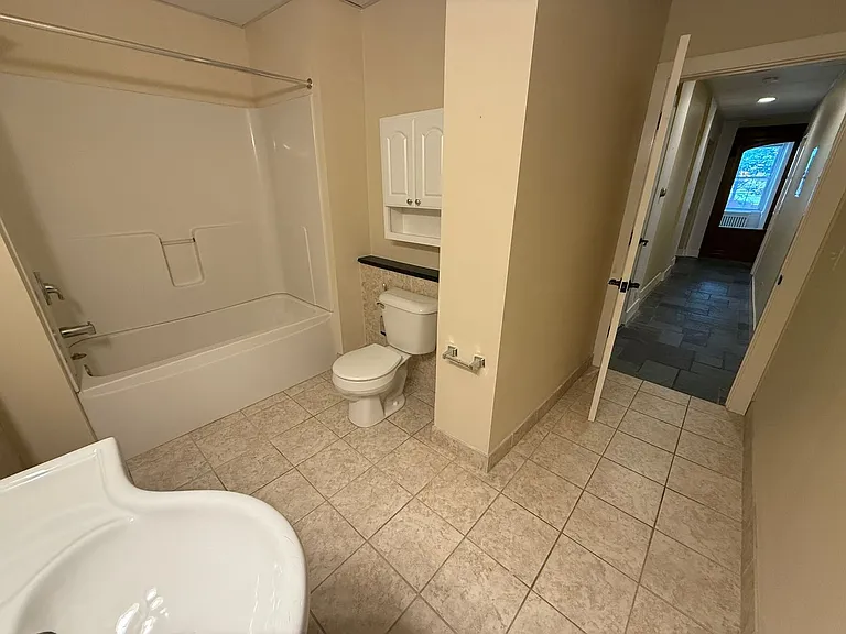 Cass Street Apartments — Photo 34