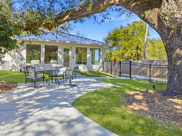 1724 2nd St, Gulfport, MS 39501