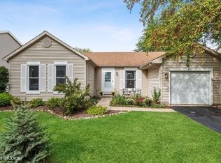 845 Pin Oak Cir, Cary, IL 60013