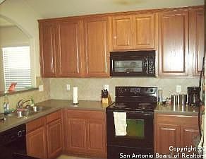 4th image of 2227 Mission Cir