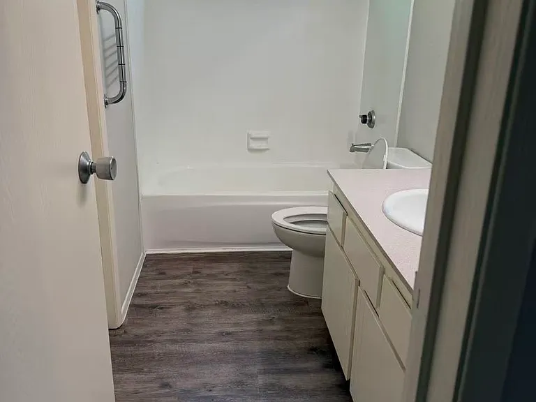 500 N 149th St #302 — Photo 2
