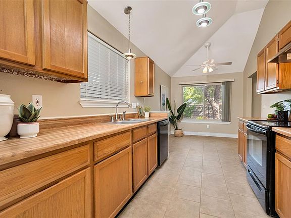 3rd image of 1309 Marigold Dr