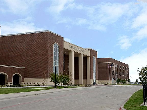 5th image of 2033 Eagle Dr