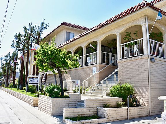2nd image of 4205 W 129th St APT 44