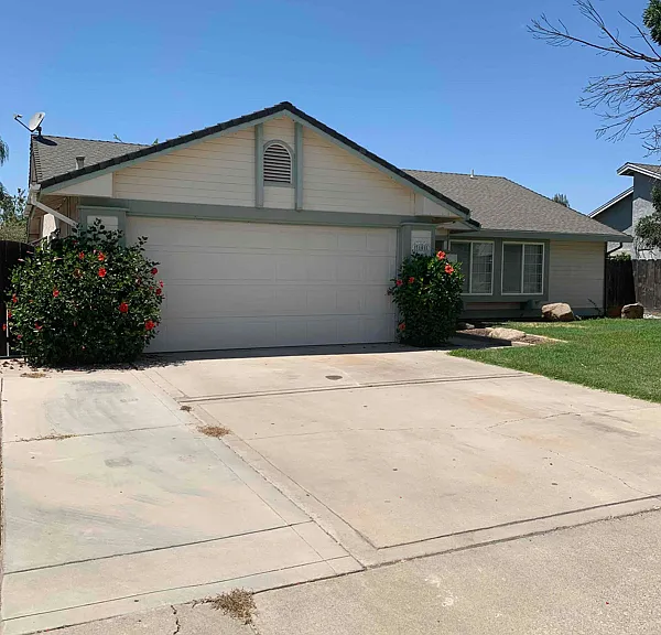 3101 Chestnut Dr — Photo 2