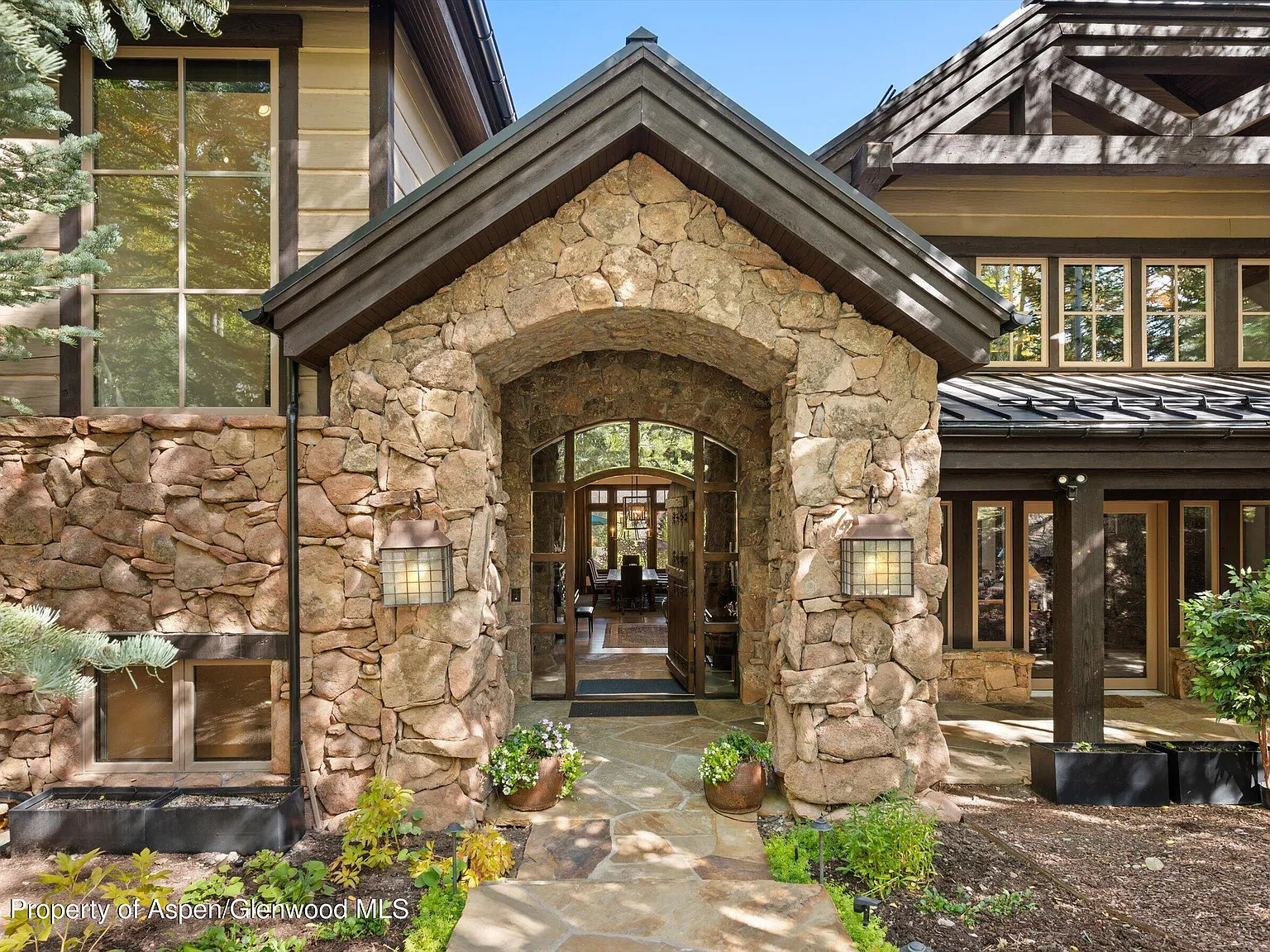 6 bed, 6.5 bath, 8907 sqft, $135,000 — Photo 3