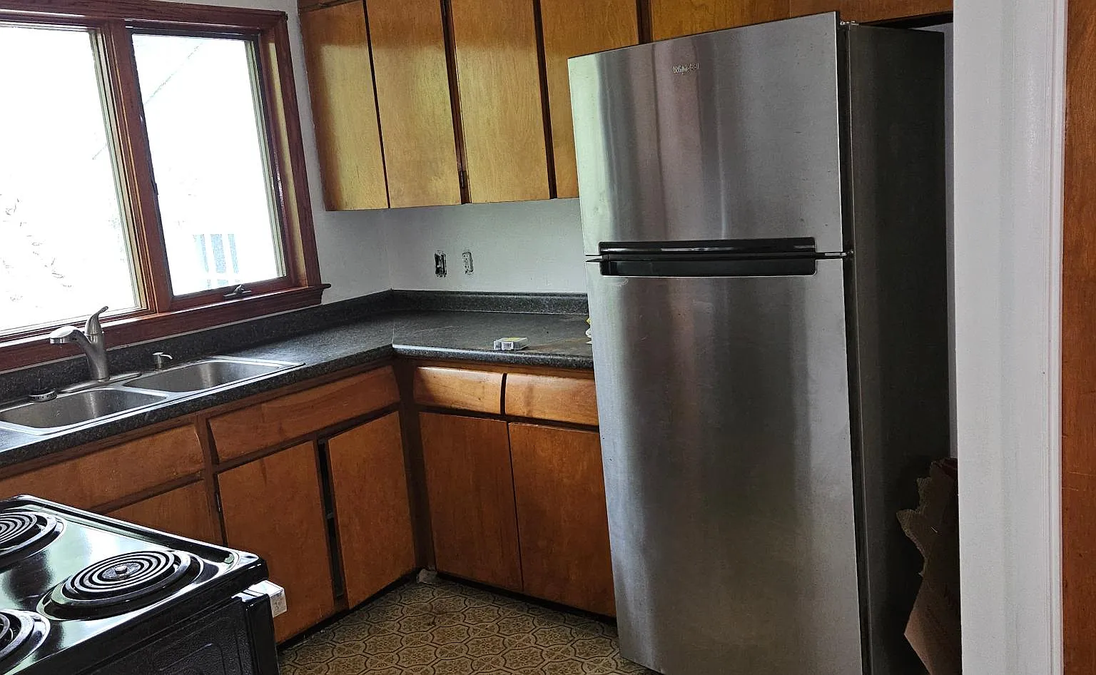 348 Leslie Dr — Photo 3